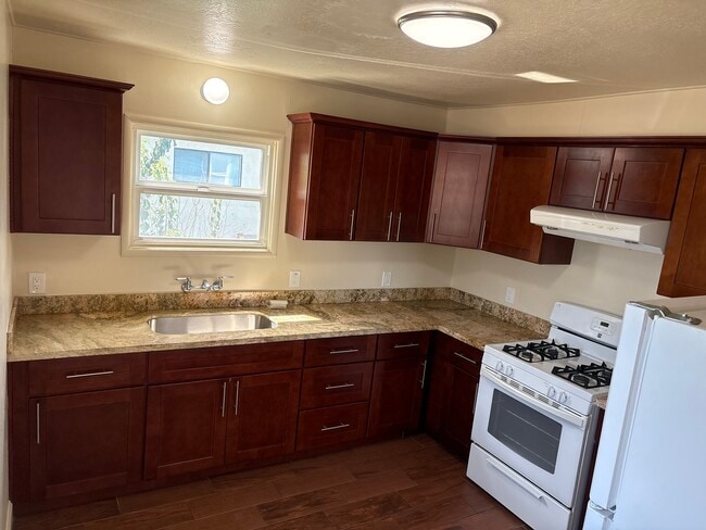 Remodeled kitchen with gas range - 124 Lewelling Blvd Unit 124