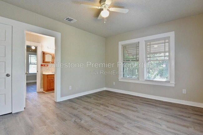 Photo - 608 W Murray St