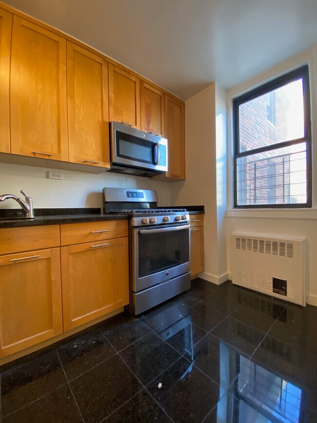 KITCHEN - 1521 York Ave