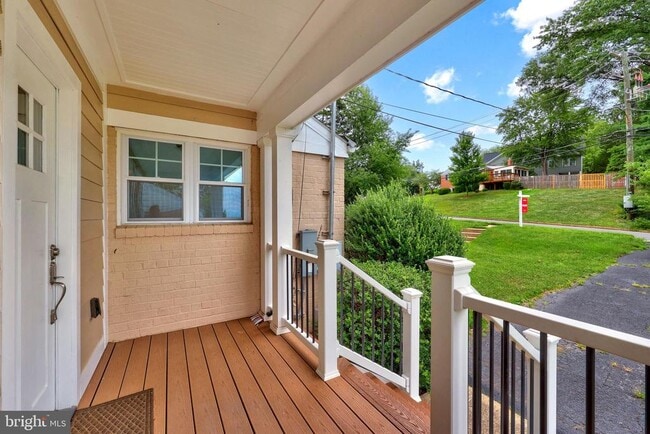 Photo - 2722 Woodley Pl