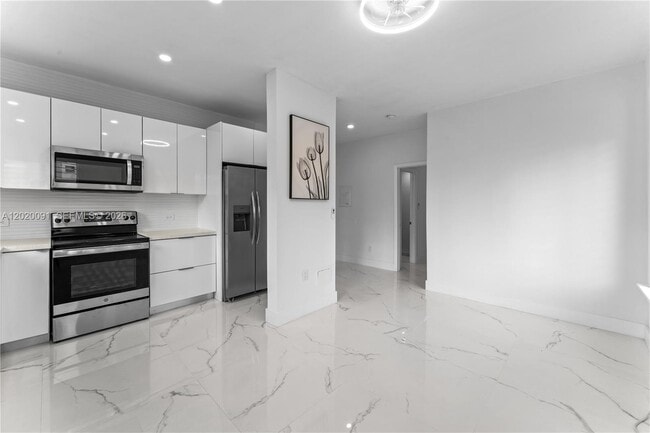Photo - 842 Meridian Ave Unit 2D