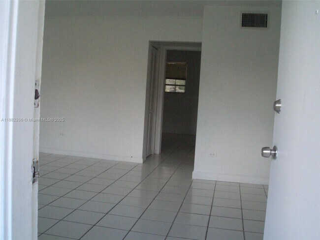 Building Photo - 9760 SW 184th St Unit 15D Rental