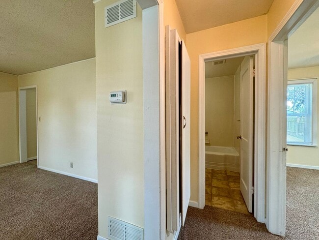 Photo - 2 Bedroom Home in Haysville, KS