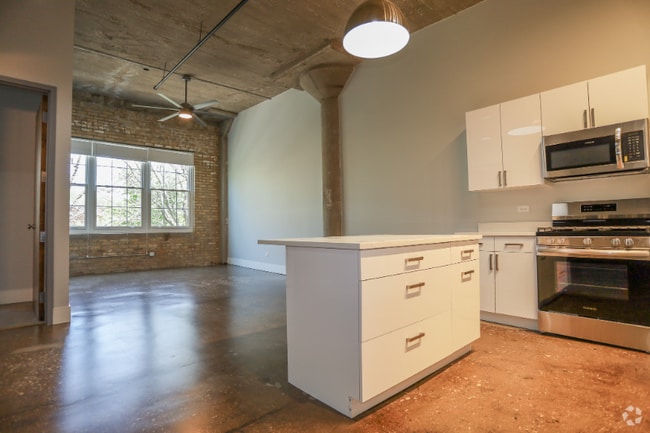 Building Photo - 4046 N Hermitage Ave Rental