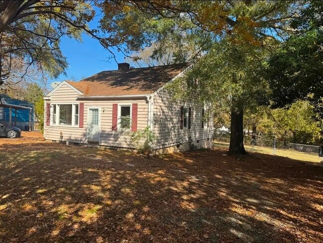 Photo - 305 Smith St