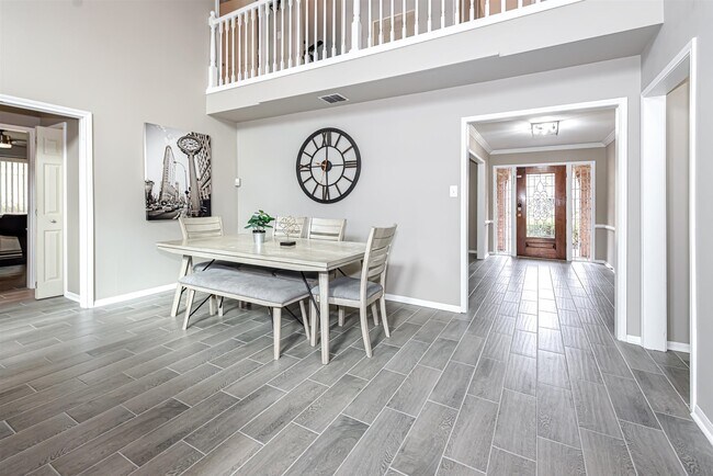 Photo - 1807 Saddlecreek Dr
