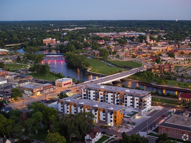 Building Photo - River Rock Apartments