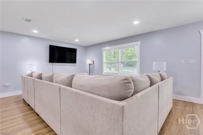 Photo - 607 Dyches Dr