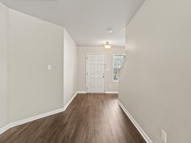 Photo - 208 Sedgewick Dr