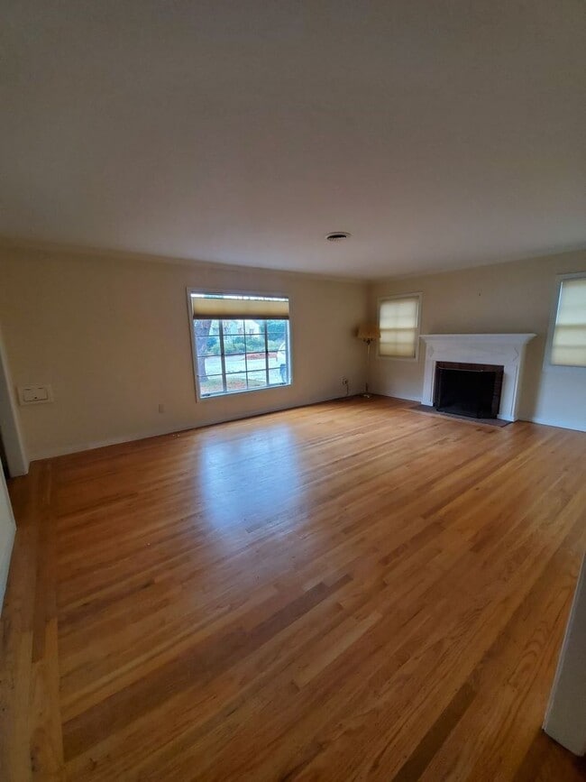 Photo - 1241 Perkins Way