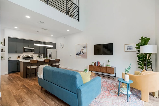 Photo - 901 W 17 St Unidad 212H