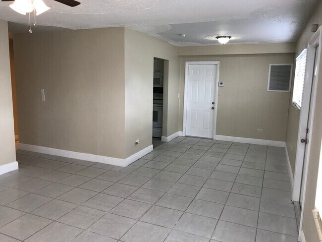 Photo - 2100 SW 68th Way