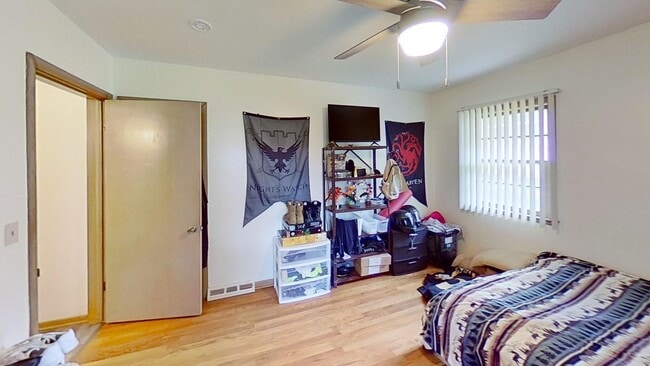 Photo - Brick 1 BR 1 BA duplex with hardwood floors in nice residential neighborhood