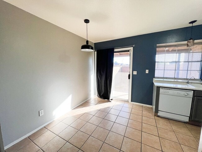 Photo - MOVE IN SPECIAL! Updated 2 Bed/2.5 Bath Townhome in Great West Phoenix Location