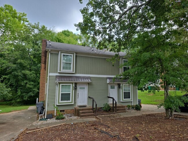 Building Photo - 1902 Village Lake Dr