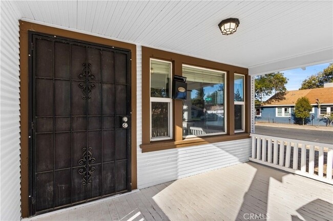 Photo - 77 E Main St