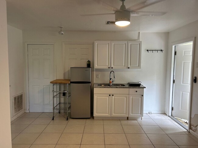 Photo - 2208 N Lockwood Ridge Rd Unidad B