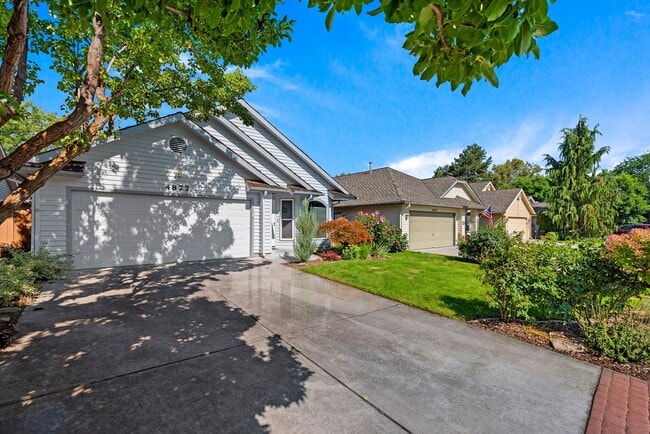 4877 Lakes Edge Pl