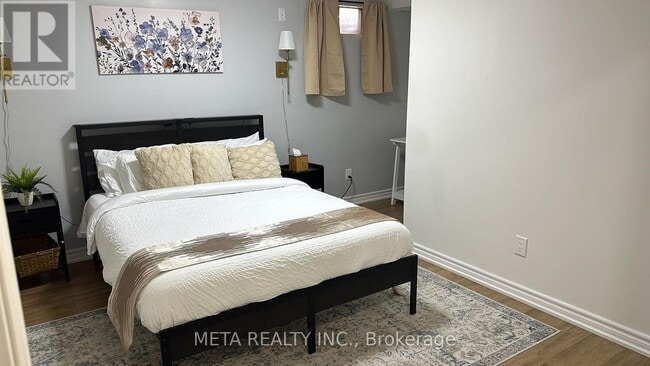 Photo - 252 Howell Crescent