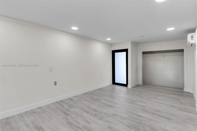 Photo - 725 SW 1st Ave Unit 1