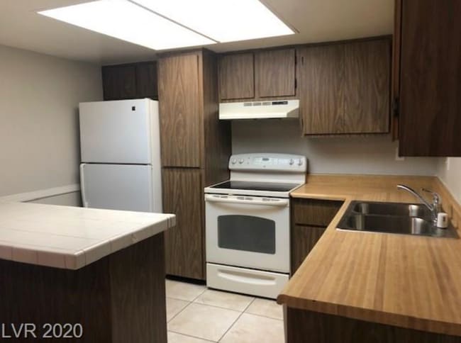 Building Photo - 5309 W Cheyenne Ave Unit Cheyenne Ave #3 - 5309