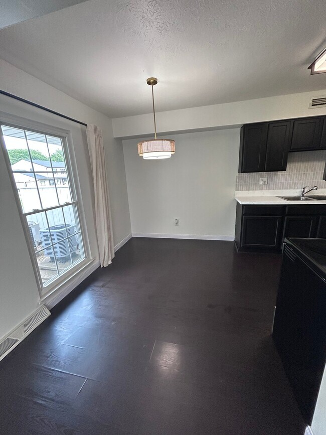 Photo - 6553 Engle Rd