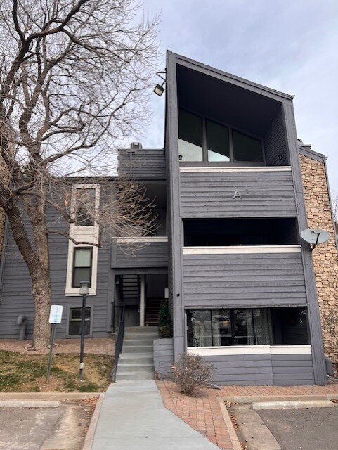 Building Photo - Two Bedroom Condo In DTC! Pool and Tennis Courts! Washer and Dryer In-Unit! Unit A08