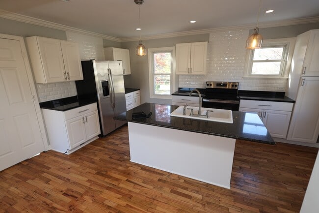Photo - 923 N 10th St