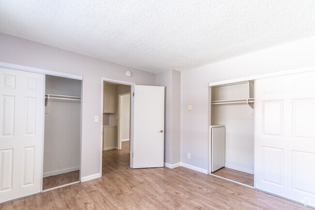 1BR, 1BA - 850 SF