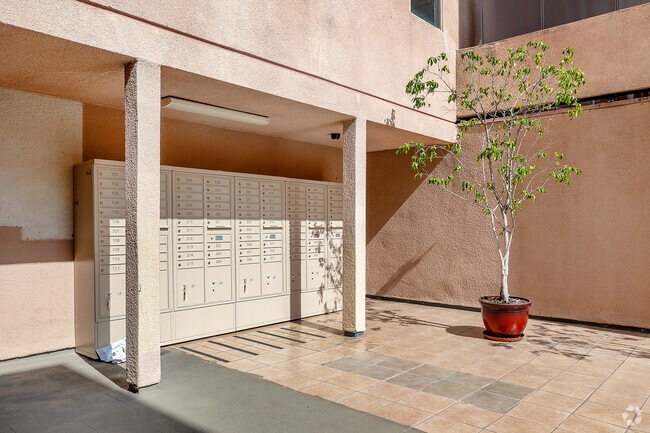 Patio - Lakeview Mansion