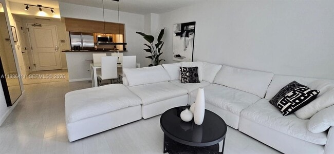 Building Photo - 347 N New River Dr E Unit 1106