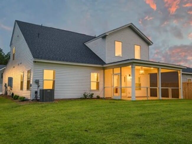 Photo - 4 Bedroom 4 Bath Home in Summerville!