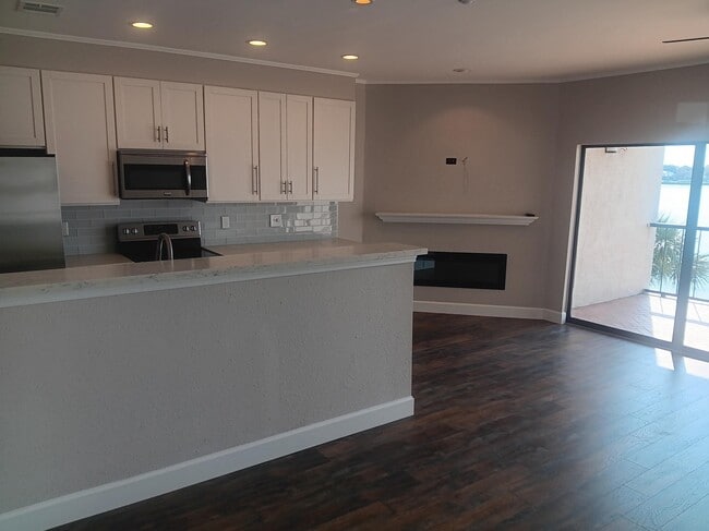Building Photo - 401 Lakeside Ln Unit 111 Rental