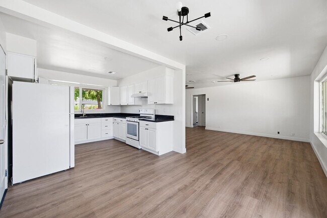 Photo - 2558 N 40th St