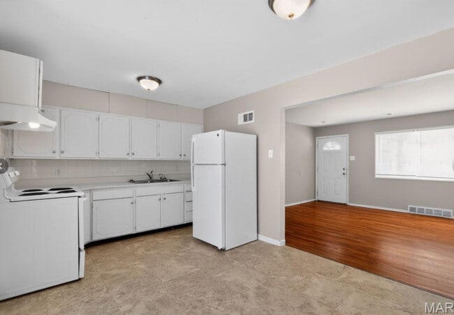 Photo - 296 Meadowcrest Dr
