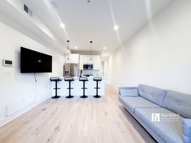 Photo - 1011 18th St NE Unit 6