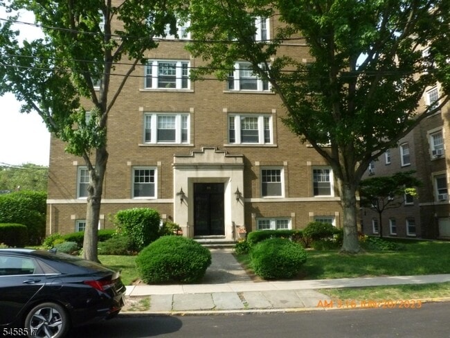 Building Photo - 55 Park Ave Unit 42