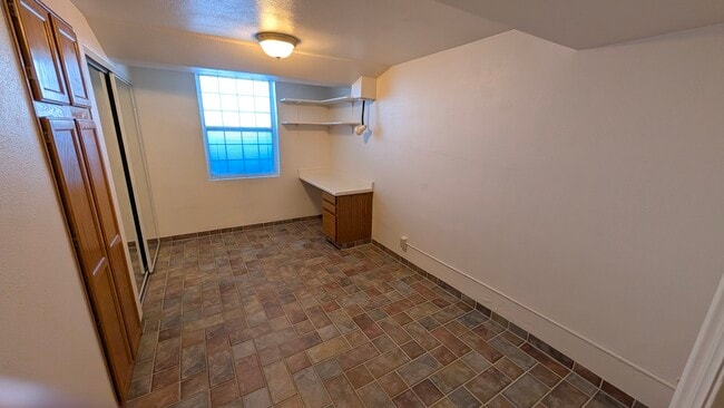 Photo - 303 S Douglas St