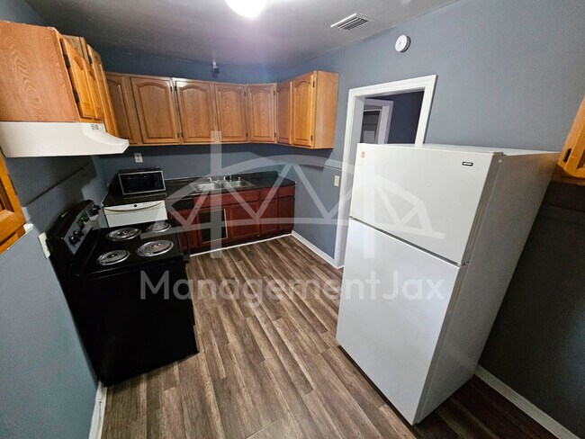 Photo - 3820 Stuart St