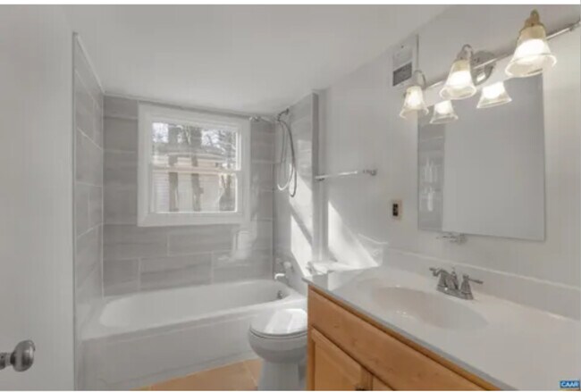 Photo - 106 Commonwealth Cir Unit A