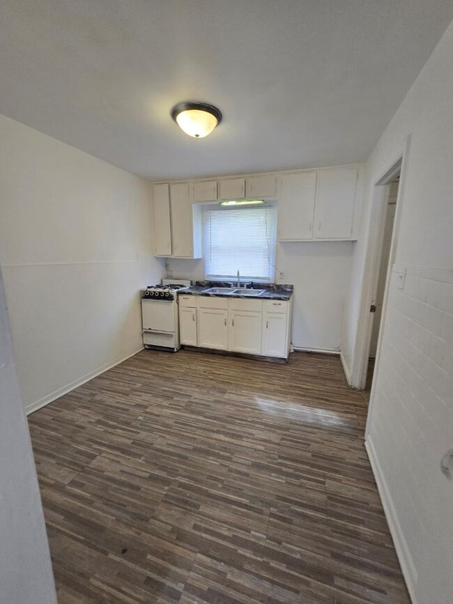 Photo - Two Bedroom Duplex located on the Eastside Near Arlington  and 21st Street !
