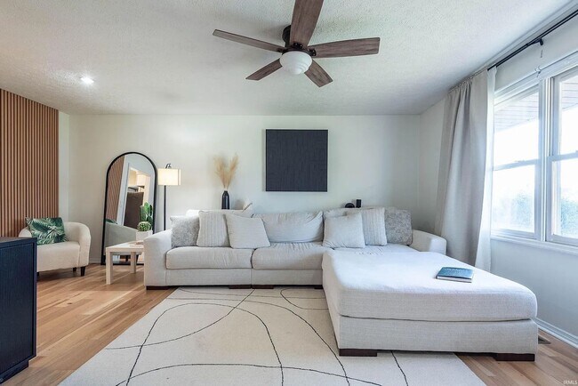 Photo - Available Now! 3BR 2BA Southside Neighborhood.
