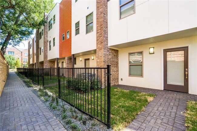 Photo - 2 Bed Option in East Dallas Townhome off Greenville Lakewood Neighborhood