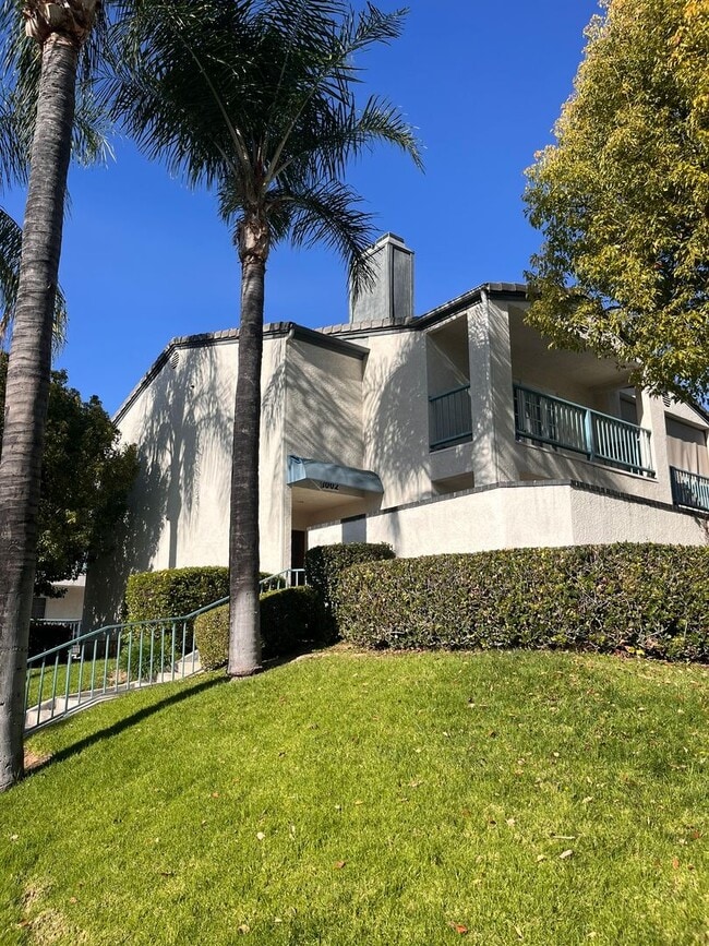 Building Photo - Canyon Crest 3bd/2.5ba Townhouse with Smart TV Move In Special!