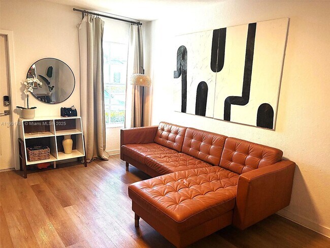 Photo - 476 NE 5th St