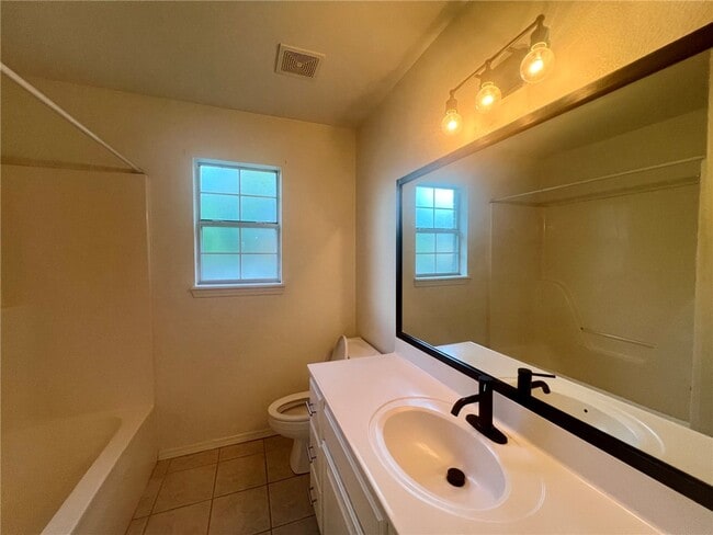 Photo - 531 Walker St
