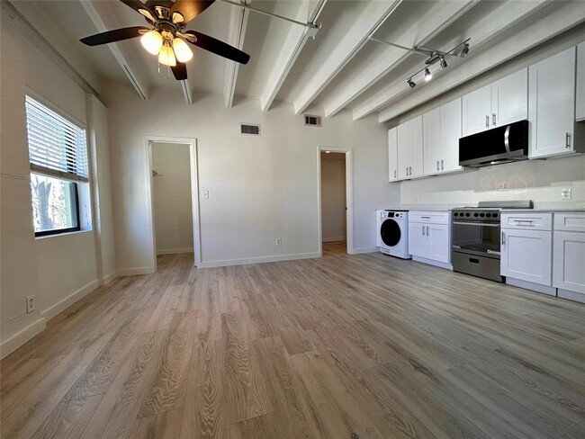 Building Photo - 2408 Leon St Unit 110A Rental