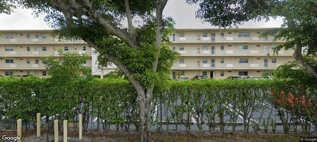 Building Photo - 2615 NE 3rd Ct Unit 3020 Rental