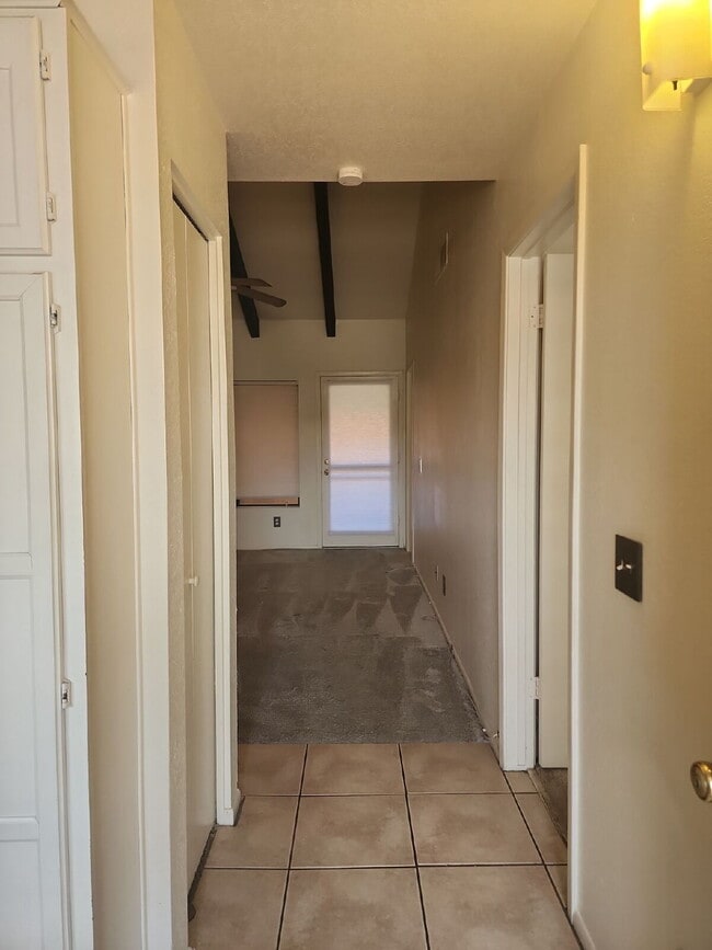 "Charming 2-Bed/1-bath in Phoenix with Cozy 704 Sq Ft Layout – Your Perfect Retreat in Phoenix!" ...