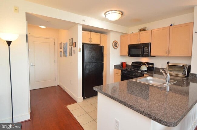 Building Photo - 800 4th St SW Unit N711 Rental